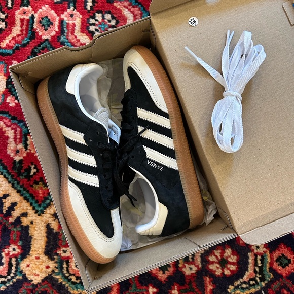 Adidas Sambas - Black and Cream - Picture 2 of 14